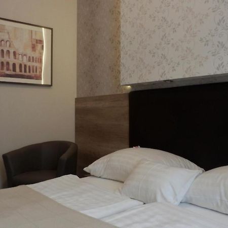 Caesar Panzio Hotell Pápa Eksteriør bilde