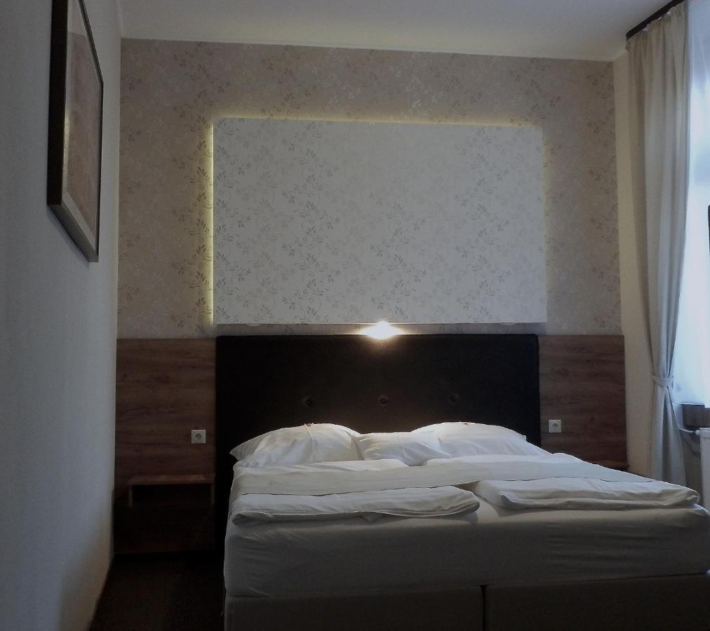 Caesar Panzio Hotell Pápa Eksteriør bilde
