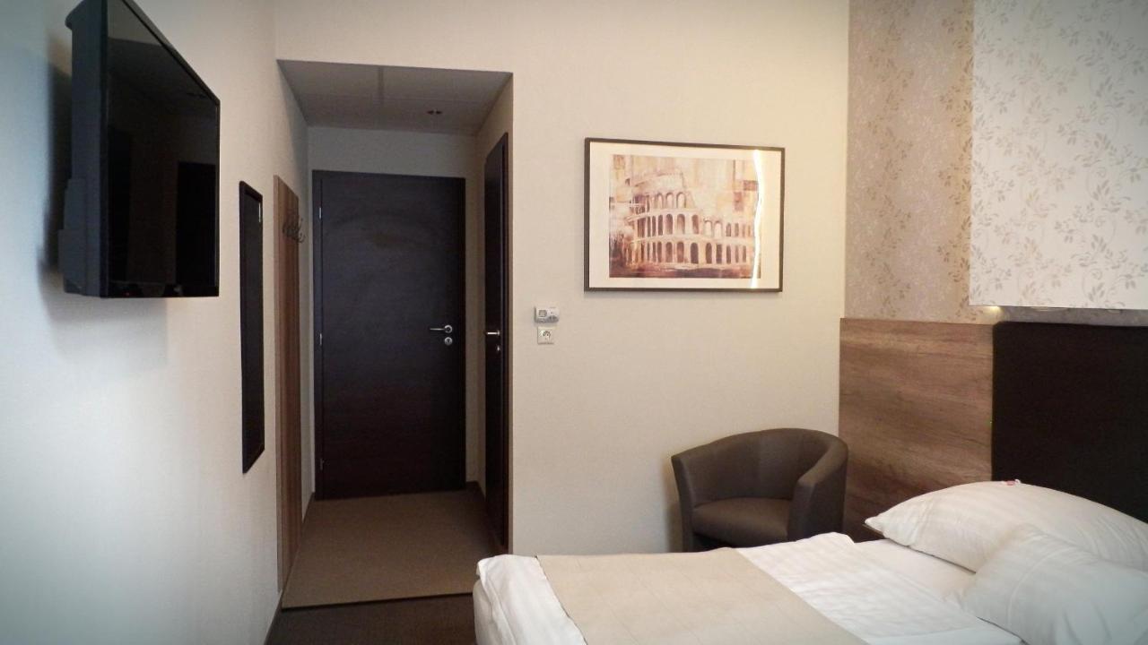 Caesar Panzio Hotell Pápa Eksteriør bilde