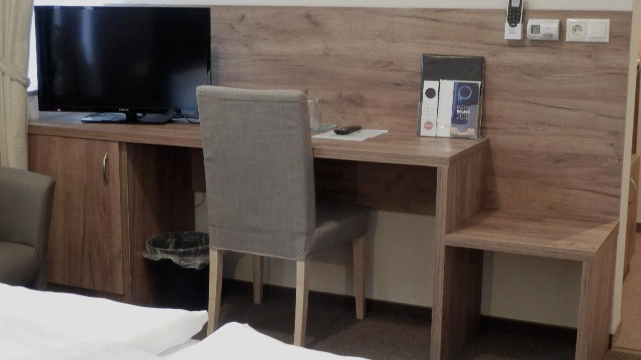 Caesar Panzio Hotell Pápa Eksteriør bilde
